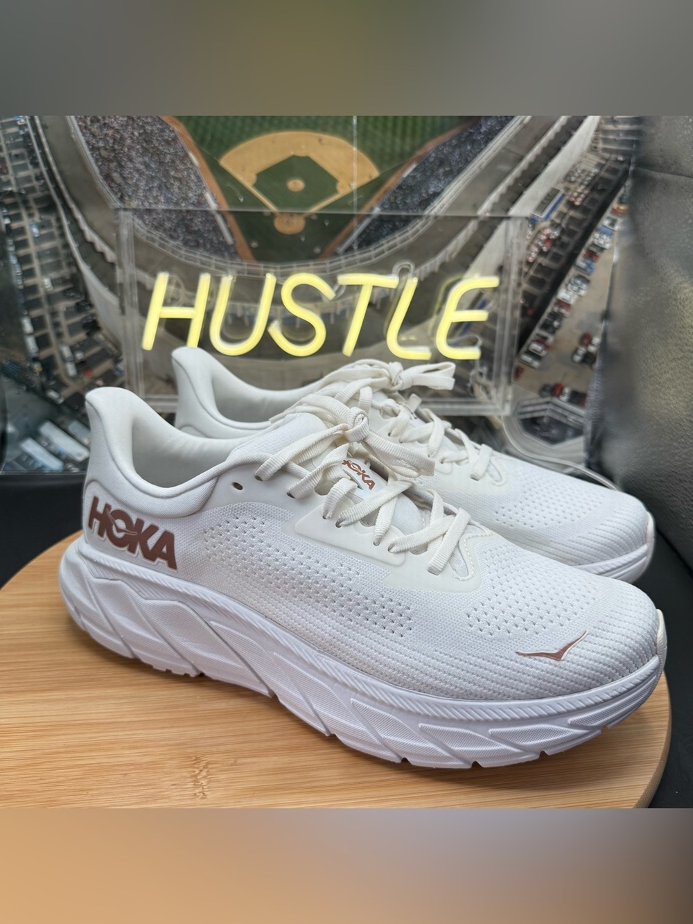 Hoka One One Arahi 7 "White/Rose Gold" Women's Running Shoe Size 9B